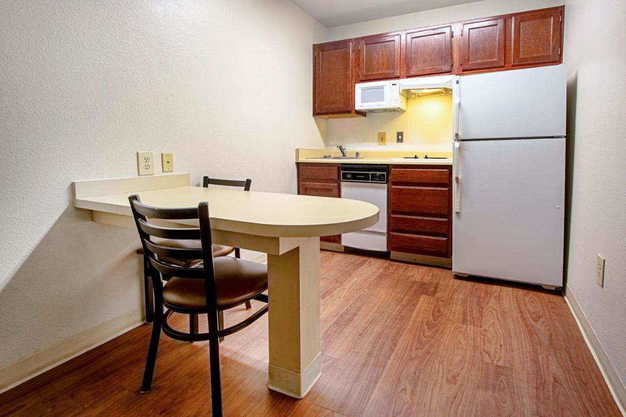 Hometowne Studios By Red Roof Phoenix - Black Canyon Highway Extérieur photo