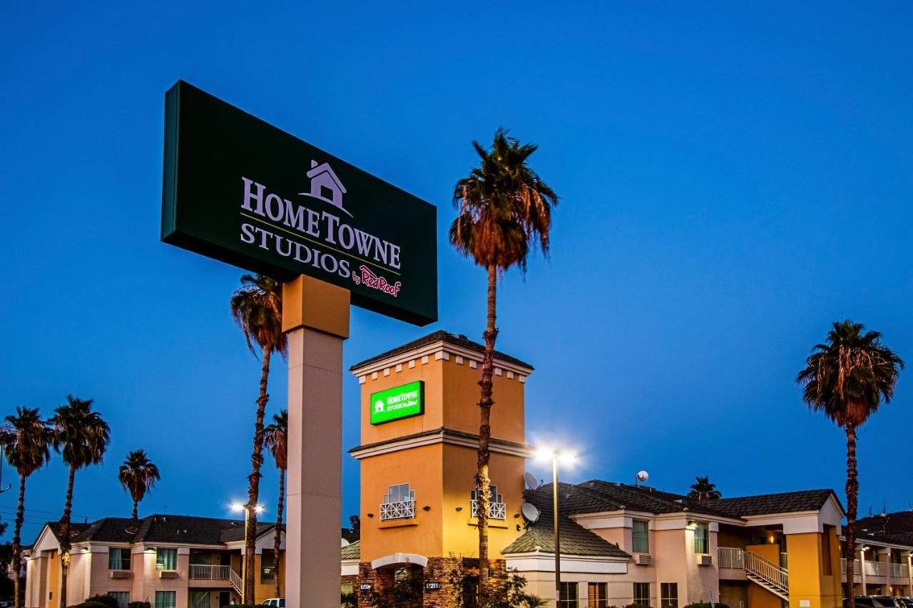 Hometowne Studios By Red Roof Phoenix - Black Canyon Highway Extérieur photo