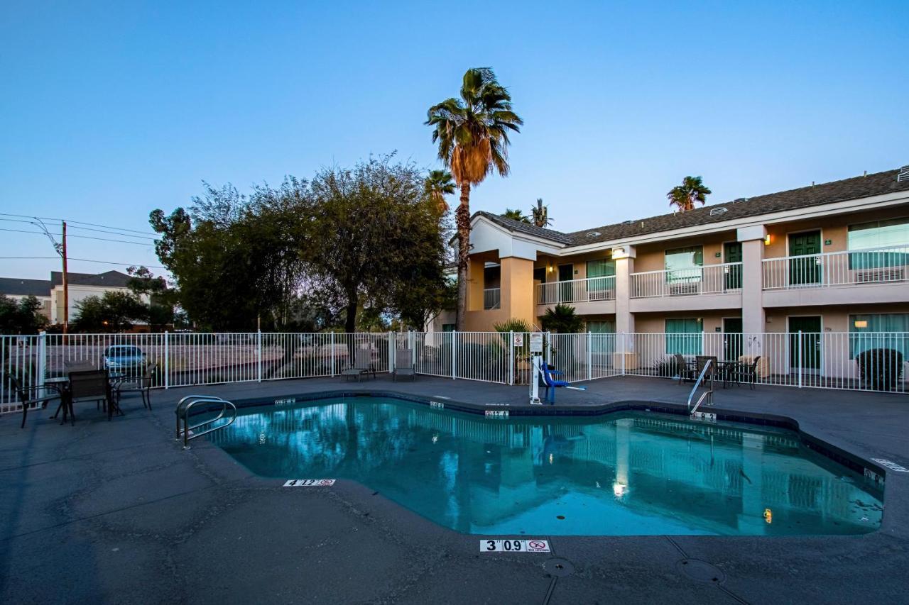 Hometowne Studios By Red Roof Phoenix - Black Canyon Highway Extérieur photo
