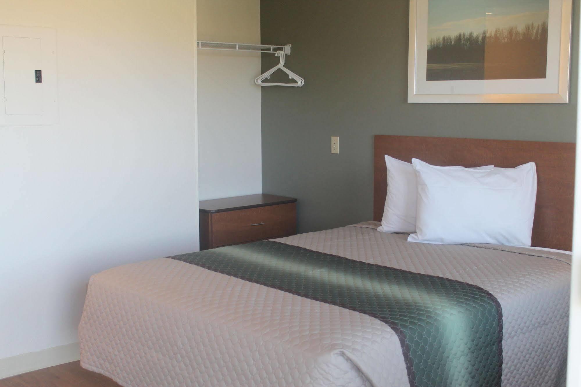 Hometowne Studios By Red Roof Phoenix - Black Canyon Highway Extérieur photo